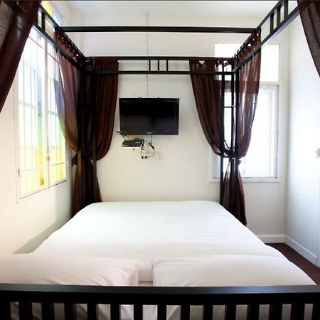 99 Oldtown Boutique Guesthouse Sha Extra Plus Phuket Bagian luar foto