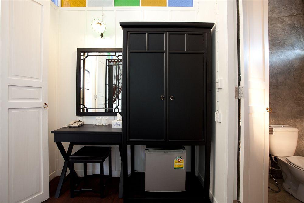 99 Oldtown Boutique Guesthouse Sha Extra Plus Phuket Bagian luar foto