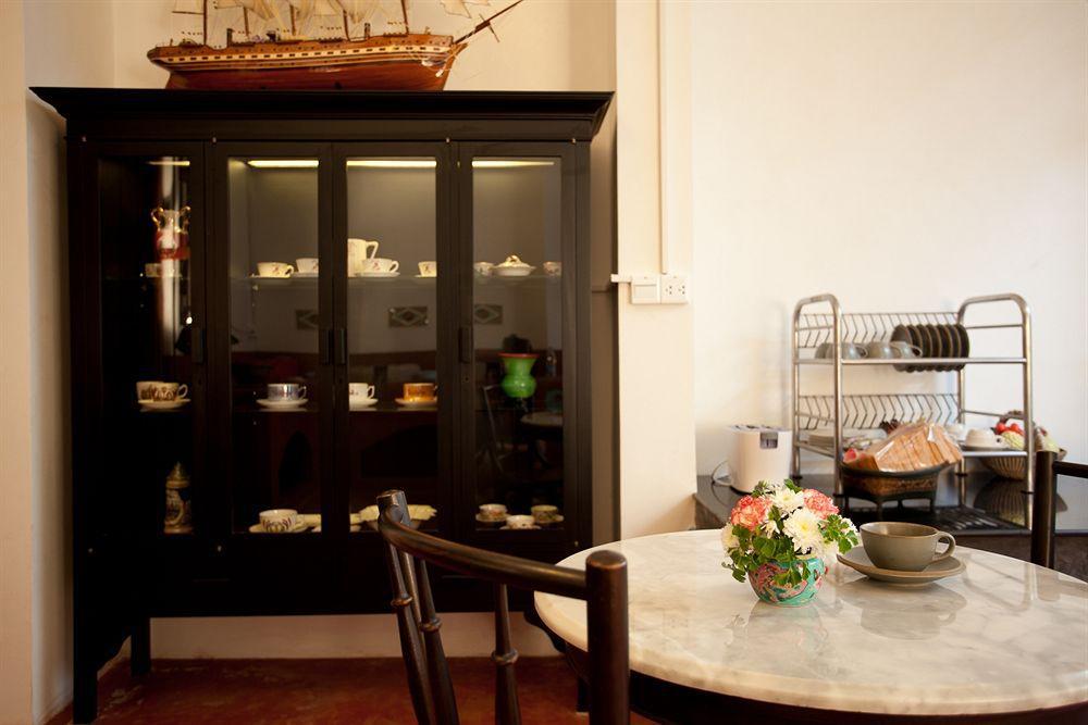 99 Oldtown Boutique Guesthouse Sha Extra Plus Phuket Bagian luar foto