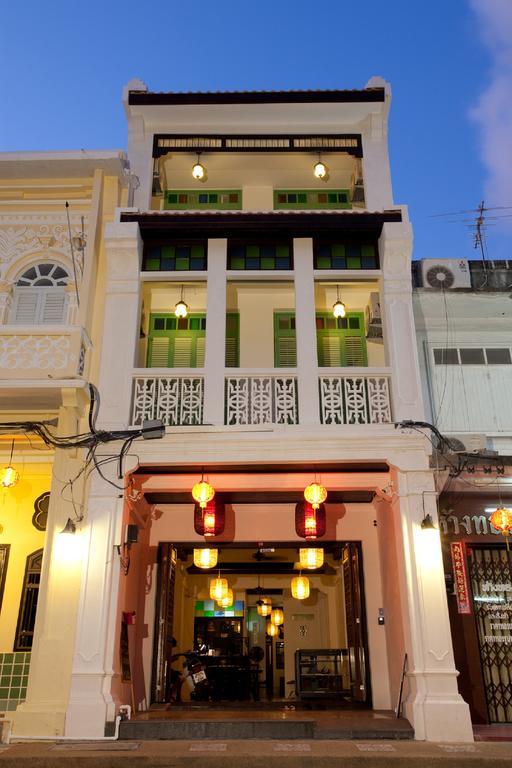 99 Oldtown Boutique Guesthouse Sha Extra Plus Phuket Bagian luar foto