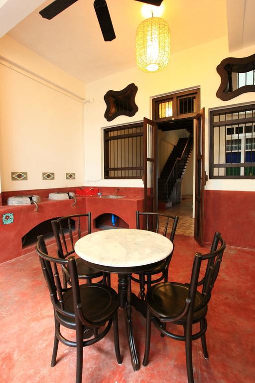 99 Oldtown Boutique Guesthouse Sha Extra Plus Phuket Bagian luar foto