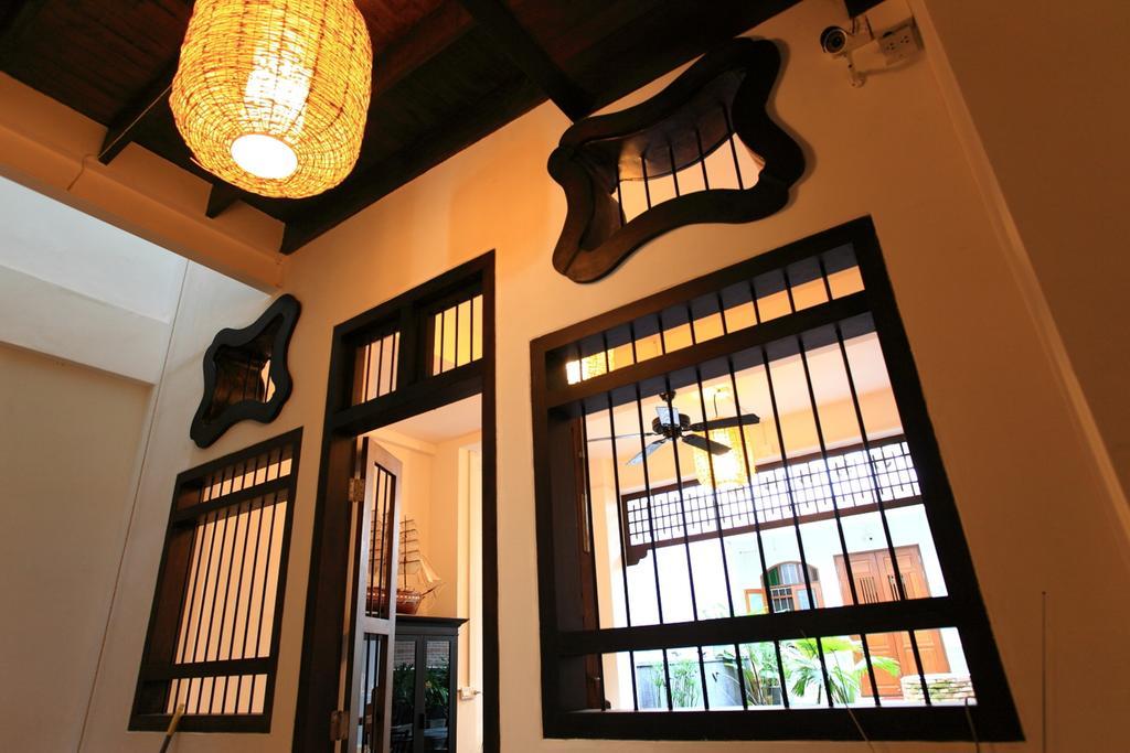99 Oldtown Boutique Guesthouse Sha Extra Plus Phuket Bagian luar foto