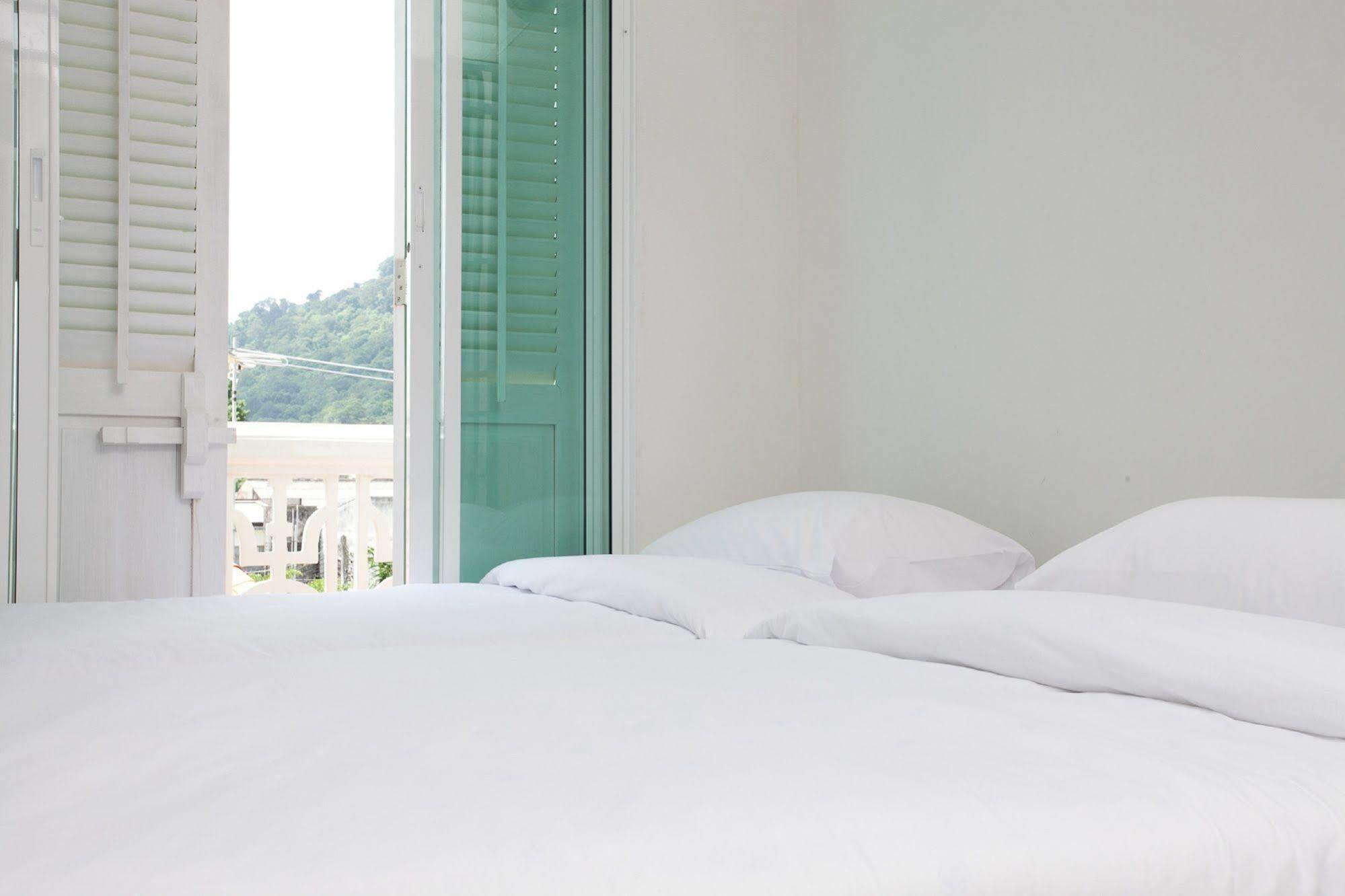 99 Oldtown Boutique Guesthouse Sha Extra Plus Phuket Bagian luar foto