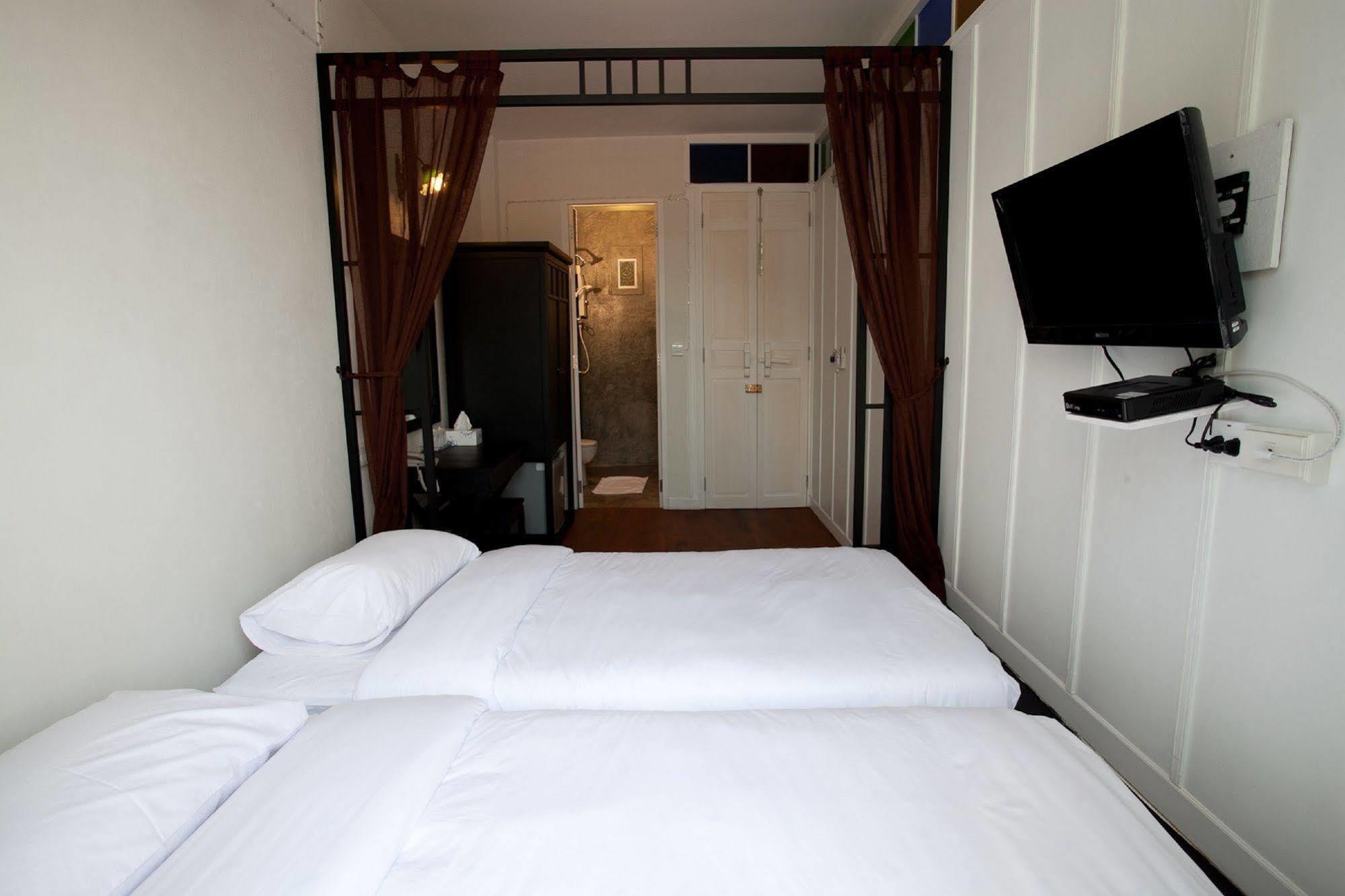 99 Oldtown Boutique Guesthouse Sha Extra Plus Phuket Bagian luar foto