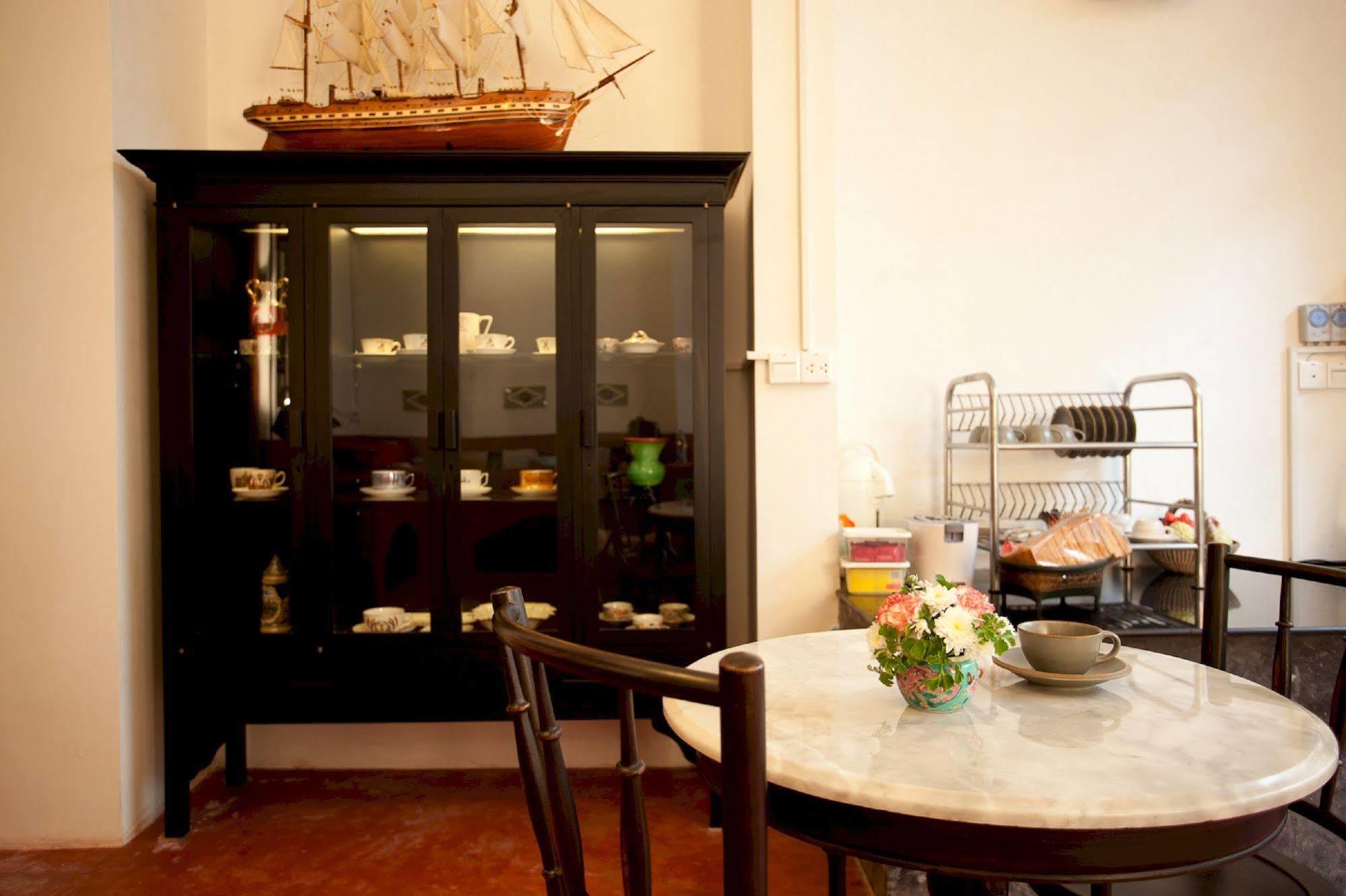 99 Oldtown Boutique Guesthouse Sha Extra Plus Phuket Bagian luar foto