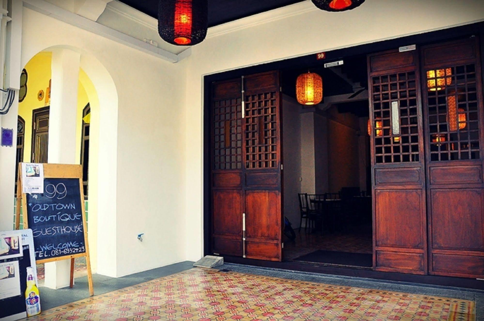 99 Oldtown Boutique Guesthouse Sha Extra Plus Phuket Bagian luar foto
