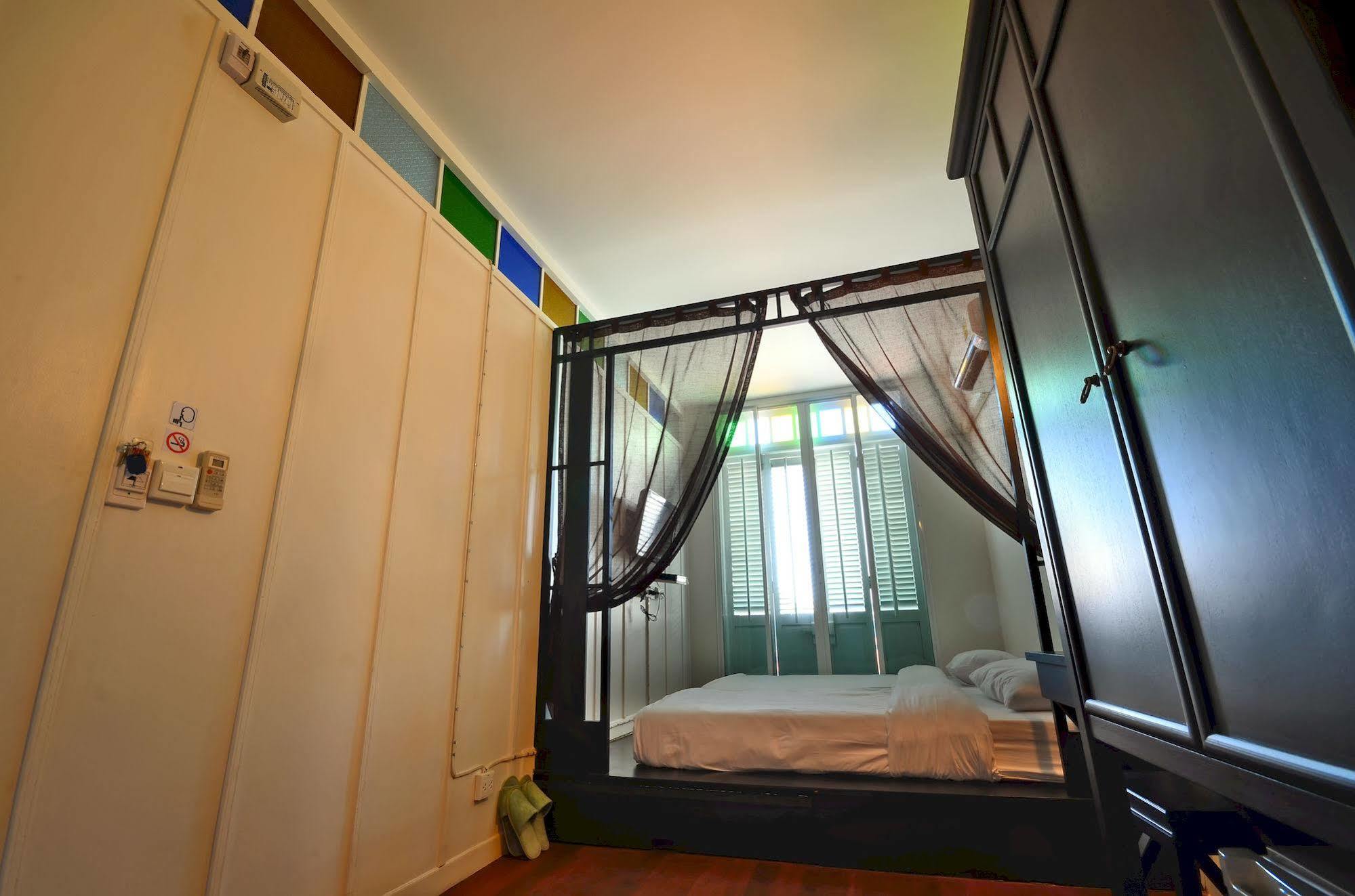 99 Oldtown Boutique Guesthouse Sha Extra Plus Phuket Bagian luar foto