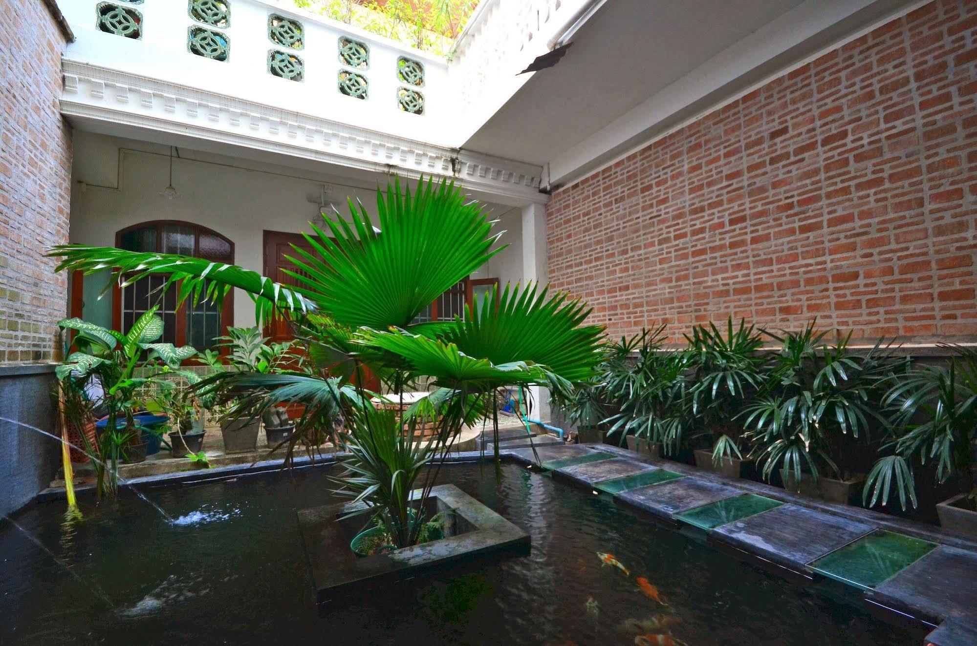 99 Oldtown Boutique Guesthouse Sha Extra Plus Phuket Bagian luar foto