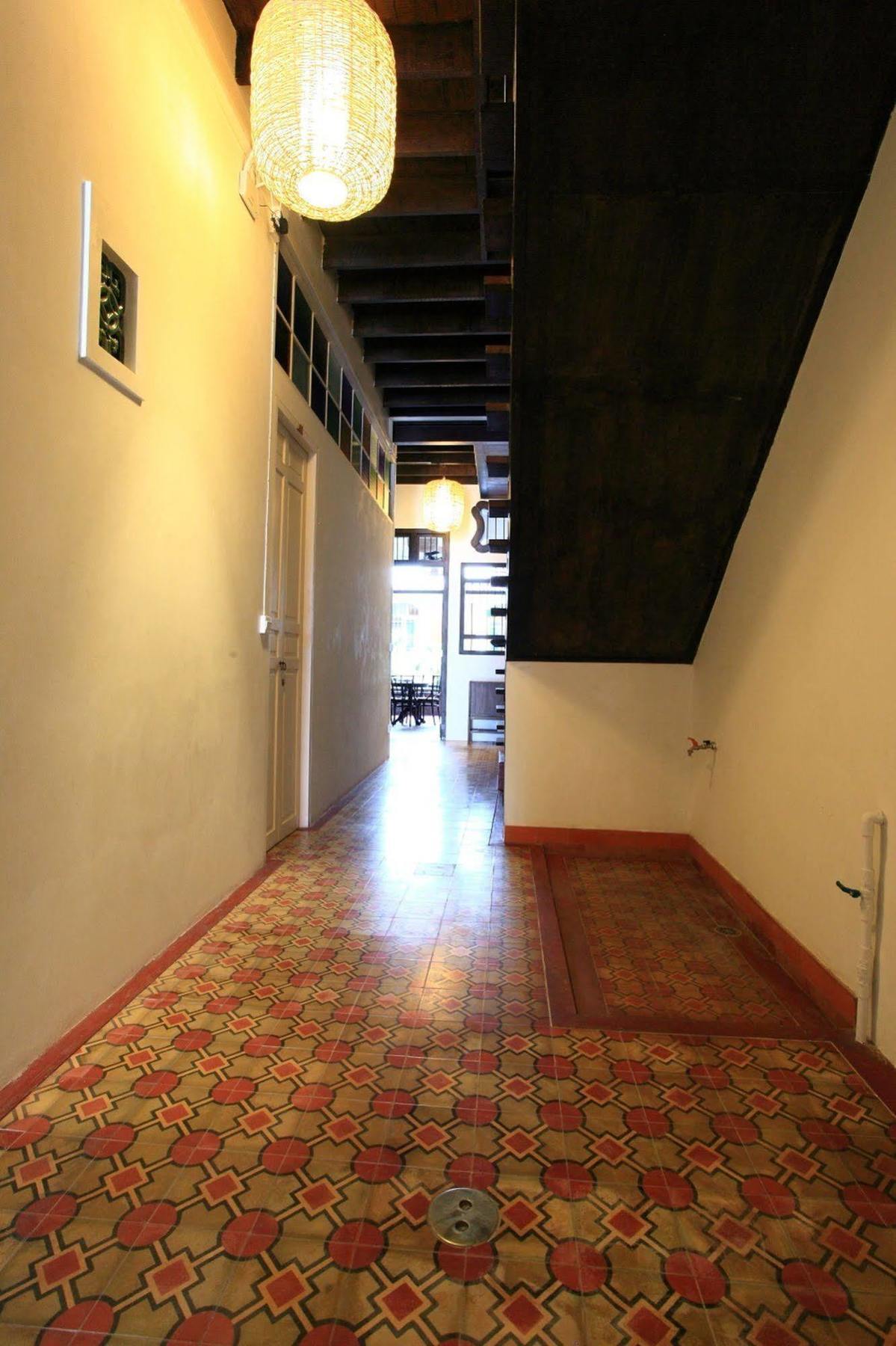 99 Oldtown Boutique Guesthouse Sha Extra Plus Phuket Bagian luar foto