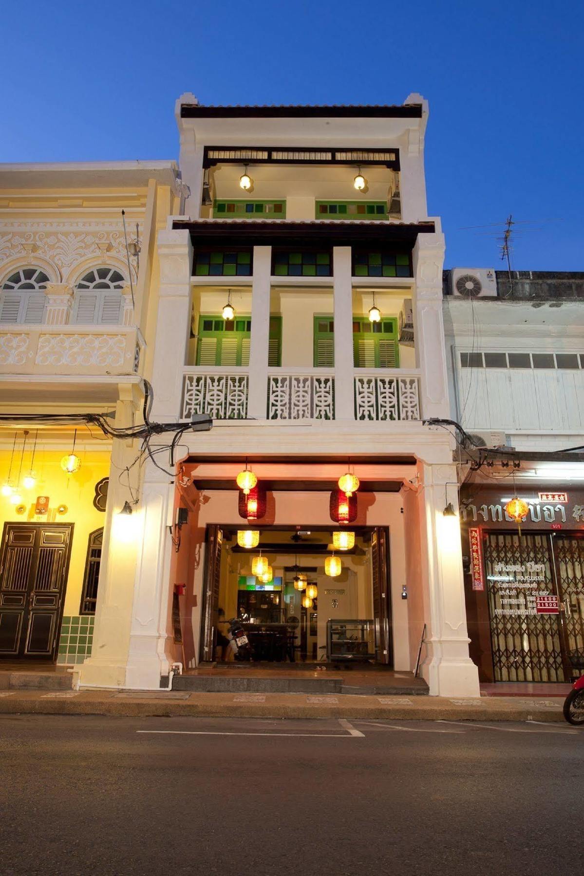 99 Oldtown Boutique Guesthouse Sha Extra Plus Phuket Bagian luar foto
