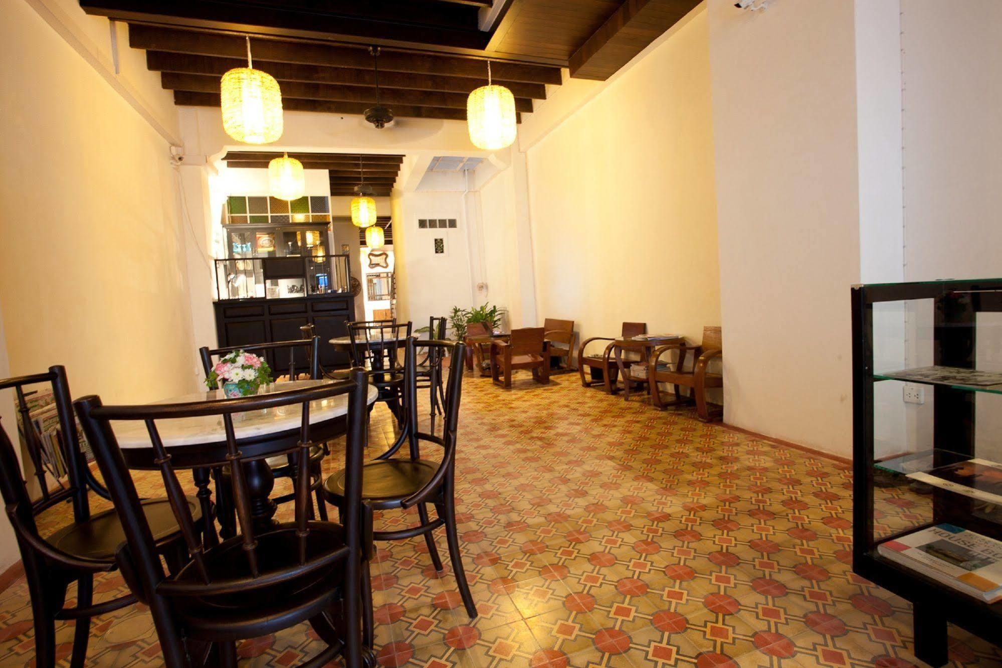 99 Oldtown Boutique Guesthouse Sha Extra Plus Phuket Bagian luar foto