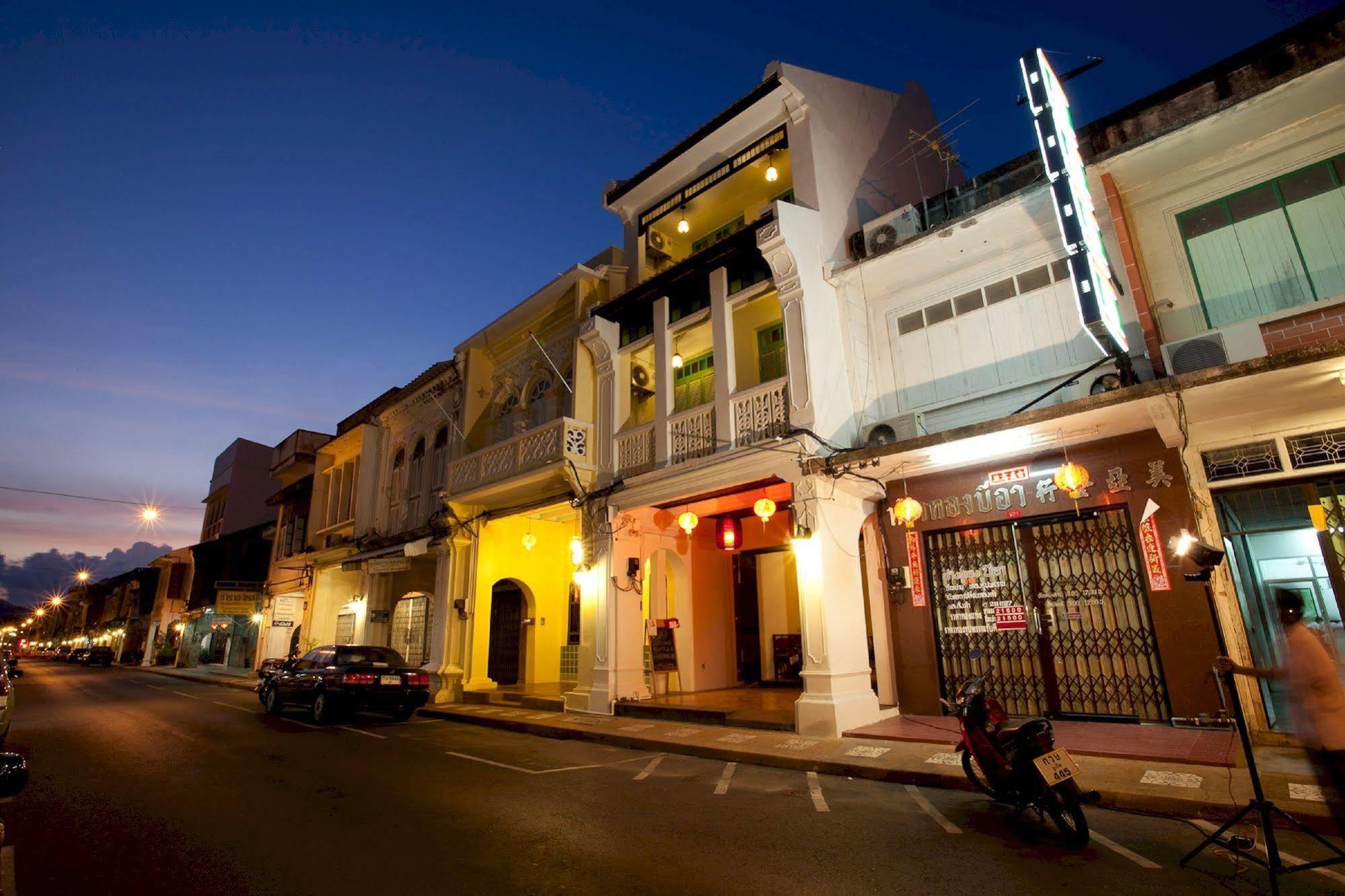 99 Oldtown Boutique Guesthouse Sha Extra Plus Phuket Bagian luar foto