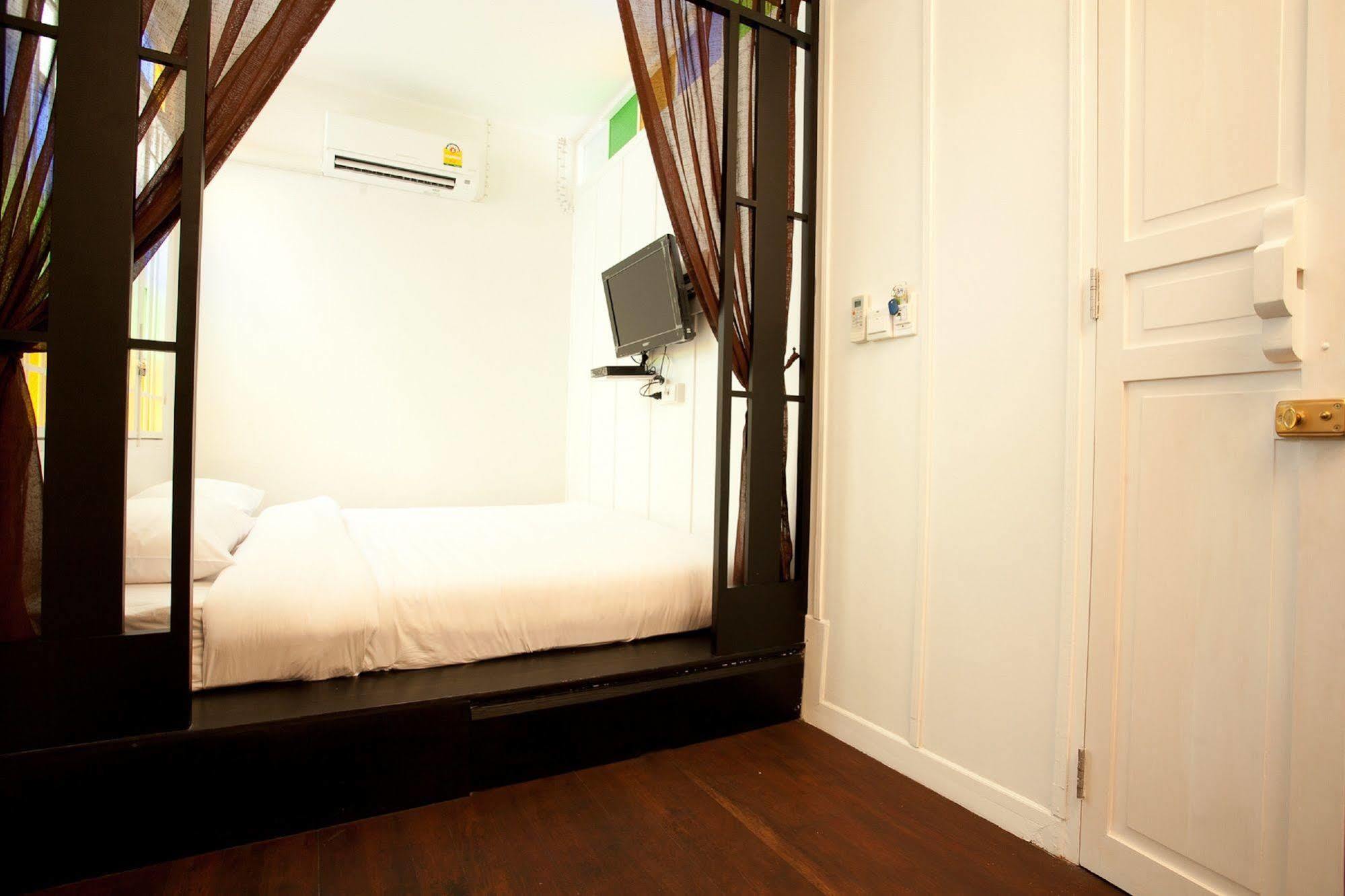 99 Oldtown Boutique Guesthouse Sha Extra Plus Phuket Bagian luar foto