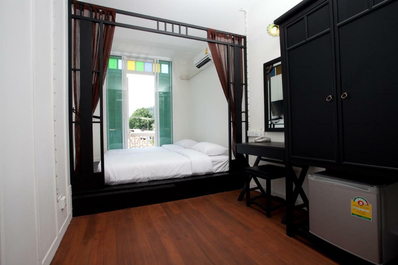 99 Oldtown Boutique Guesthouse Sha Extra Plus Phuket Bagian luar foto